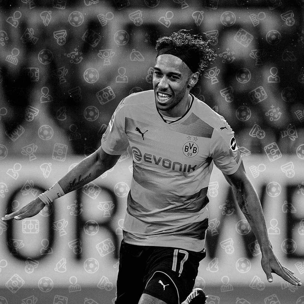 他用左脚踢 他用左脚踢